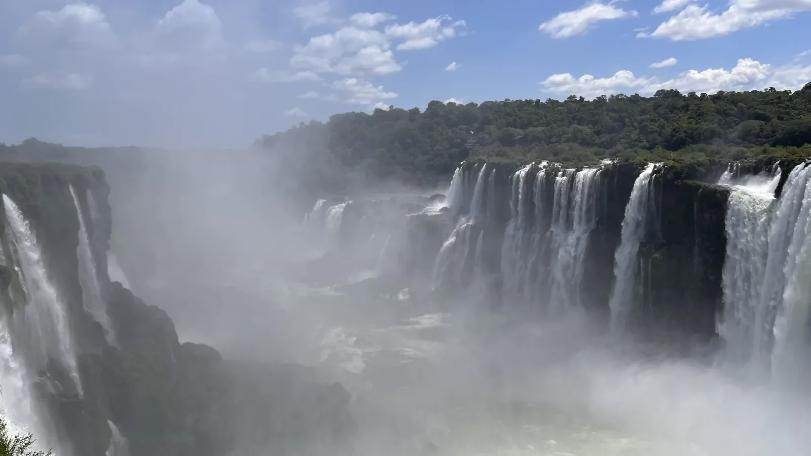 Passarela de 1100 metros até a Garganta do Diabo