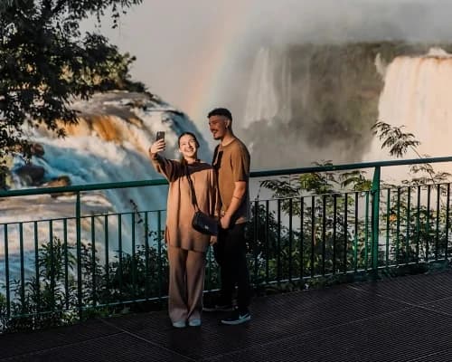 Neblina dourada no Amanhecer das Cataratas
