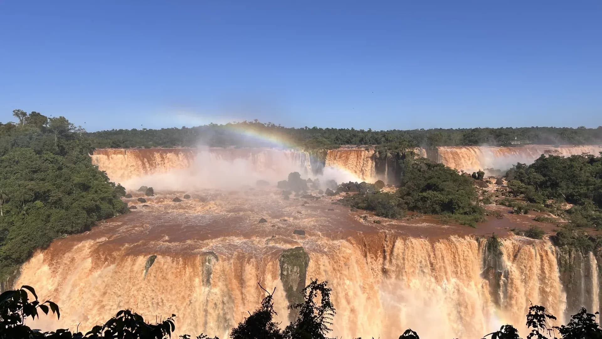 Foz do Iguaçu em abril — clima ameno e cataratas com bom volume
