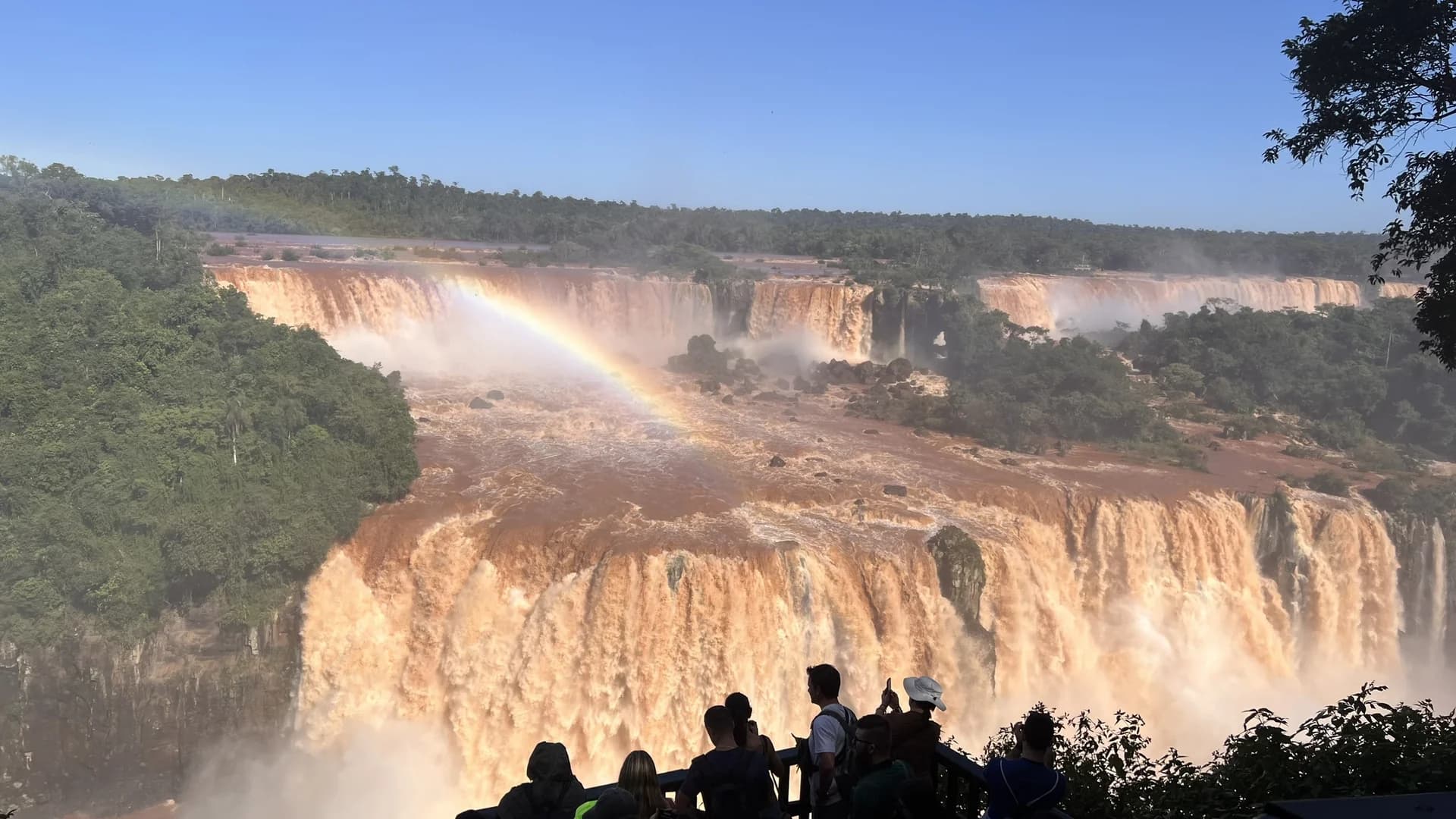 Arco-íris sobre as Cataratas do Iguaçu Brasil