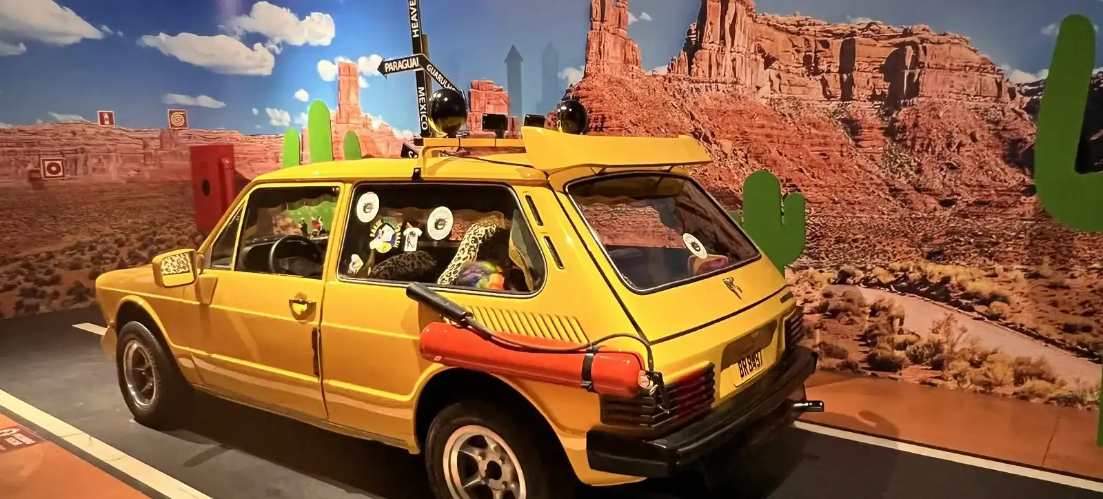 Wonder Movie Cars Foz do Iguaçu — Batmóvel e carros icônicos do cinema em ambiente temático