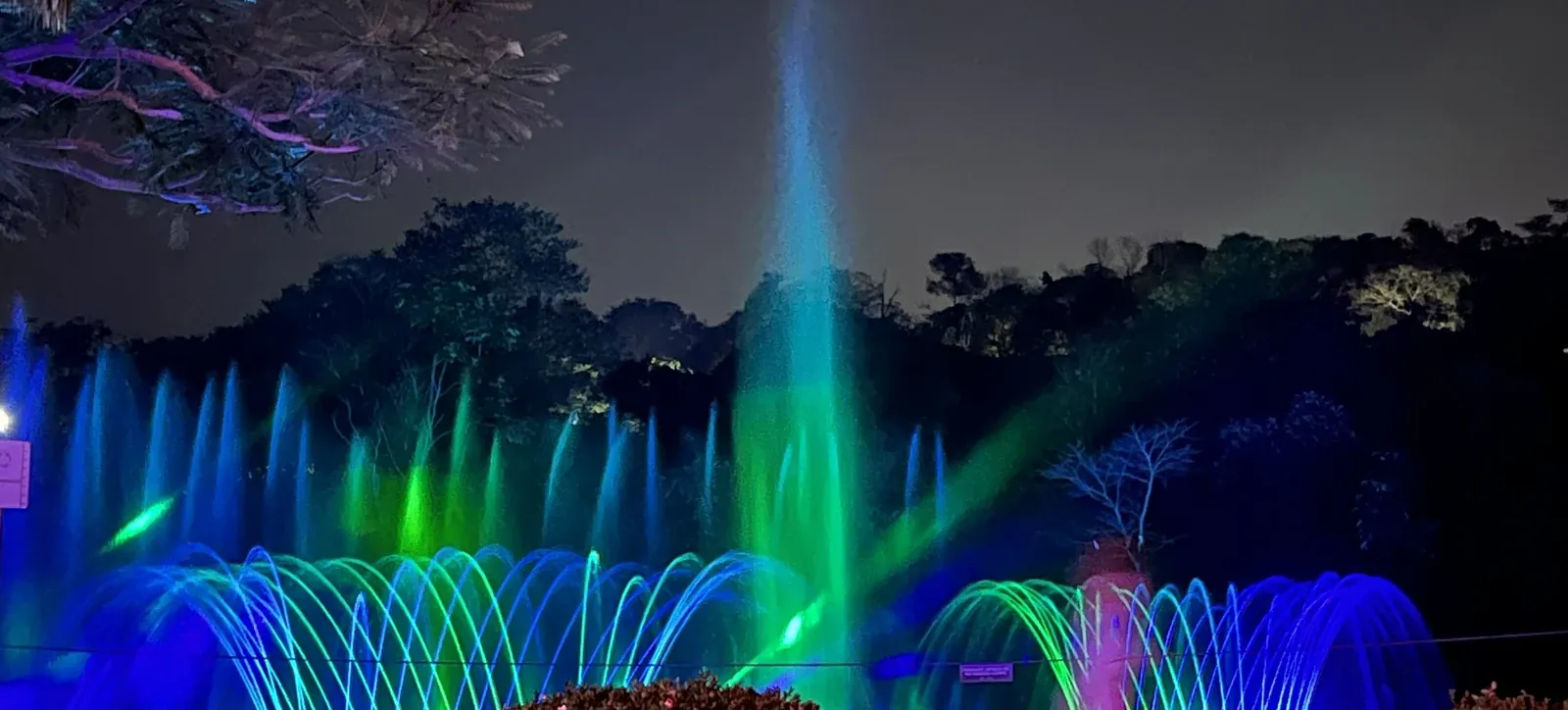 Wonder Water Show Foz do Iguaçu — show de águas dançantes com luzes coloridas e música