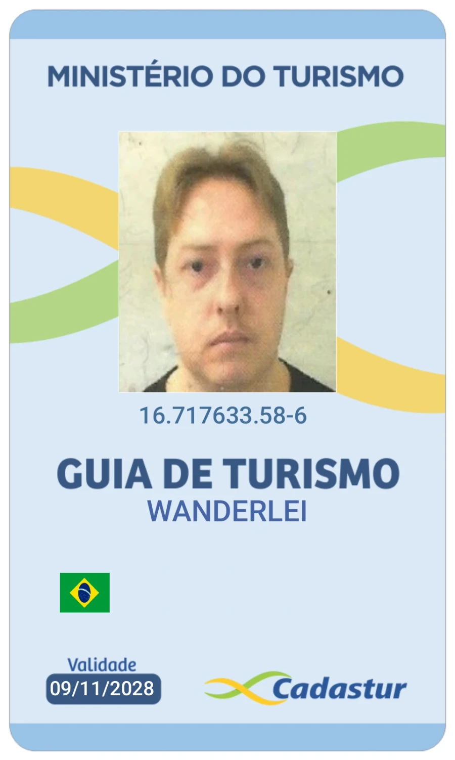 Crachá do guia Wanderlei — credenciado pelo Cadastur, Ministério do Turismo
