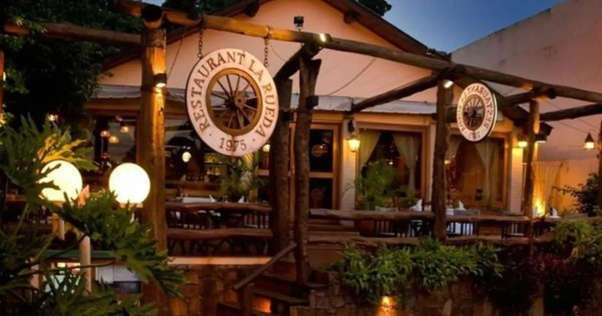 Jantar em restaurante argentino em Puerto Iguazú · gastronomia By Night Argentina