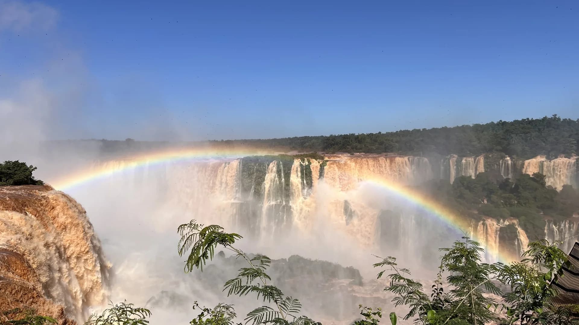 Passarelas e quedas das Cataratas do Iguaçu, no Parque Nacional do Iguaçu