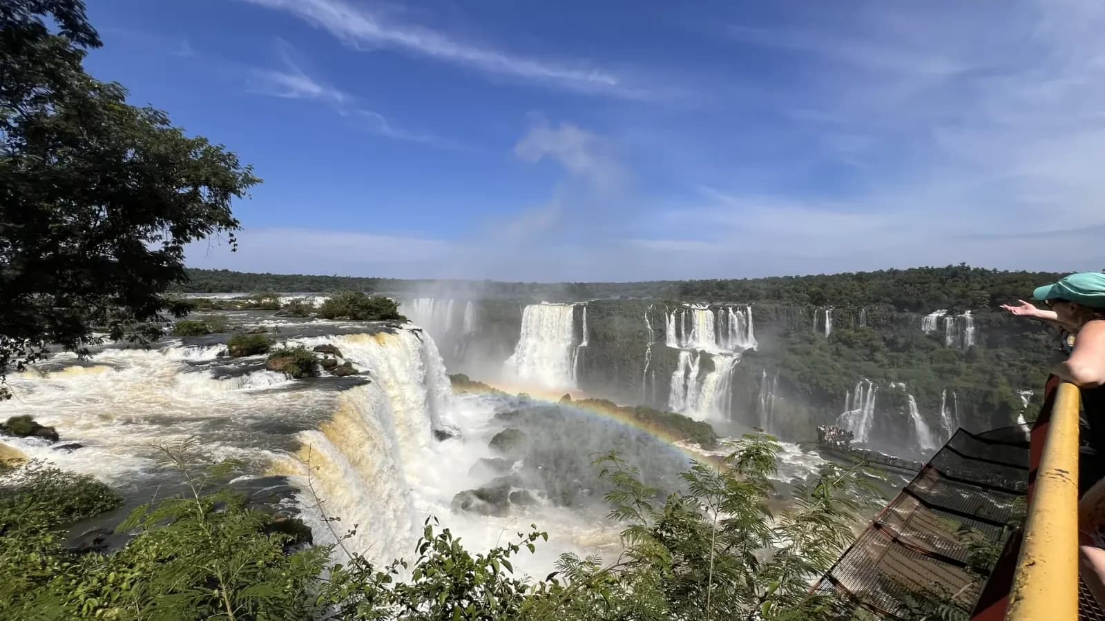 Cataratas do Iguaçu lado brasileiro — trilha suspensa com vista das 275 quedas